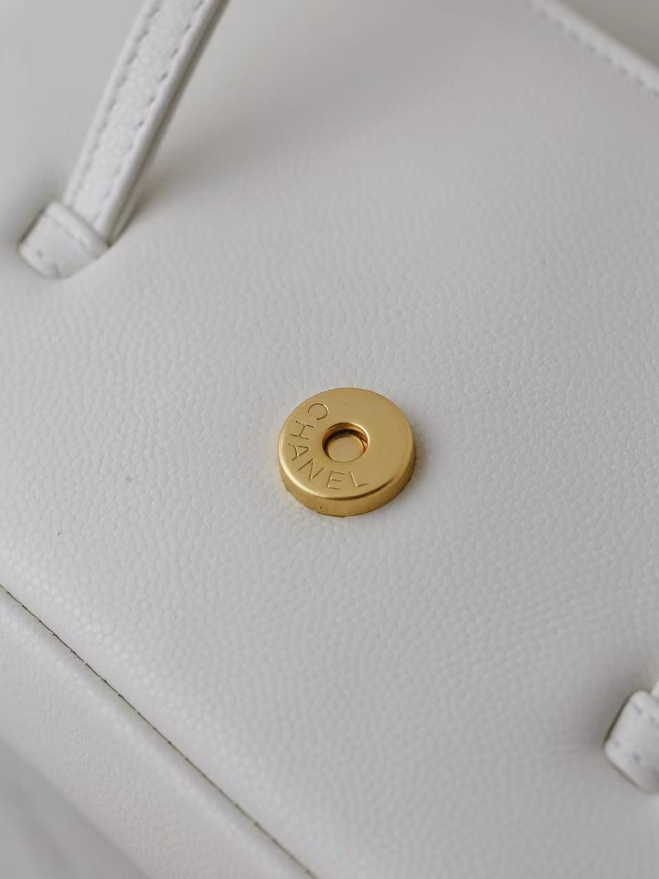 Chanel White Unused Clutch in Grainy Shiny