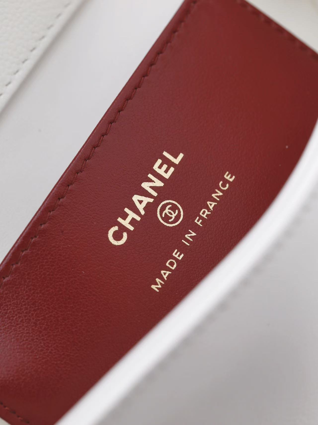 Chanel White Unused Clutch in Grainy Shiny