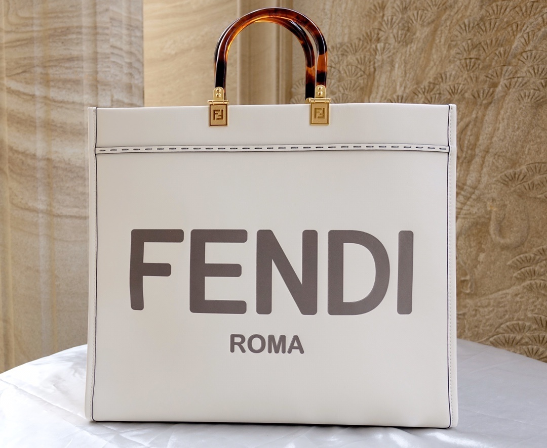 Fendi Sunshine Medium tote bag featuring tortoiseshell-effect plexiglass handles and gold-finish metal hardware