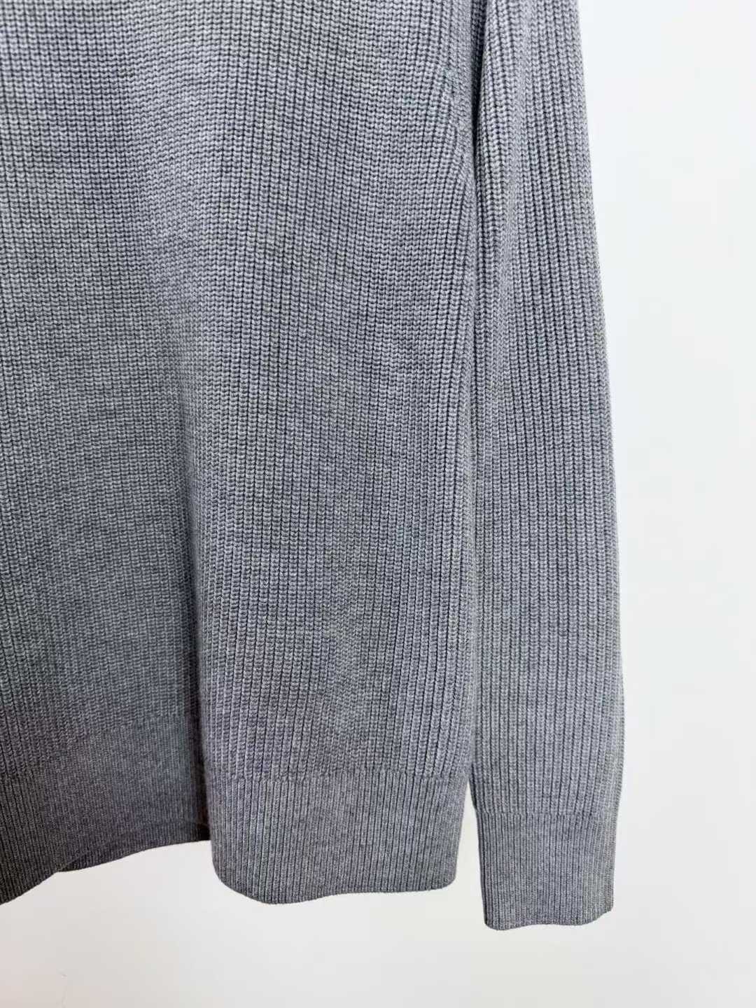 Bottega Veneta gray knitted crew neck sweater