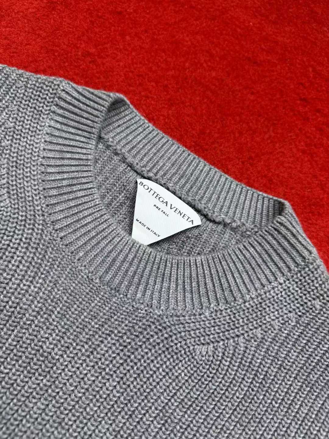 Bottega Veneta gray knitted crew neck sweater