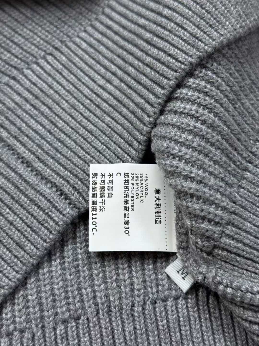 Bottega Veneta gray knitted crew neck sweater