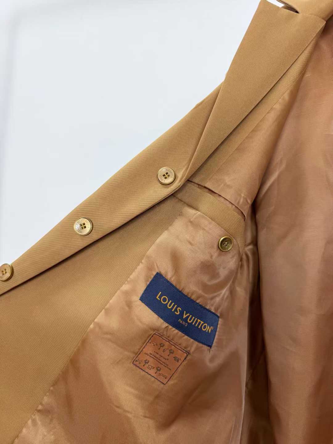 LV x The Darjeeling Limited Single-Breasted Jacket in caramel wool, featuring an all-over fil coupé jacquard motif of flora and fauna