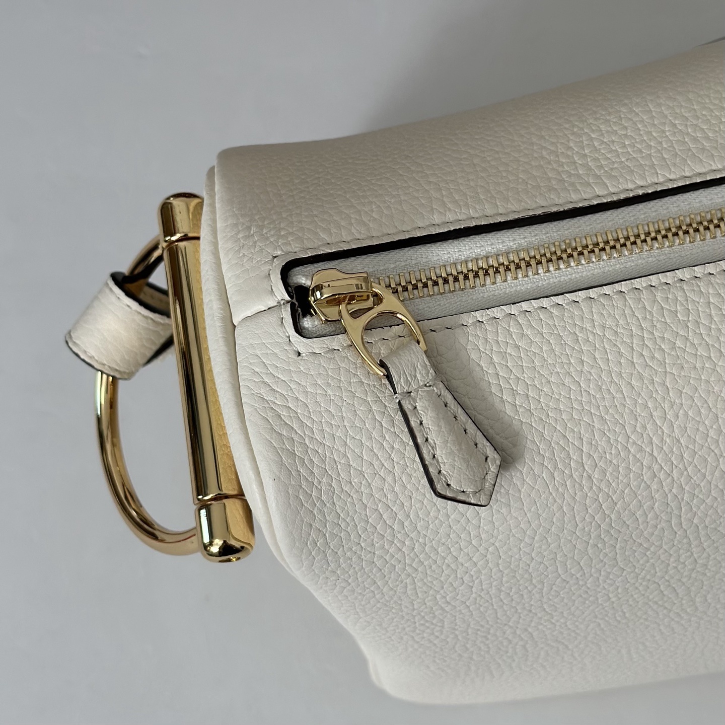 Gucci Half Horsebit Medium Leather Shoulder Bag in white leather