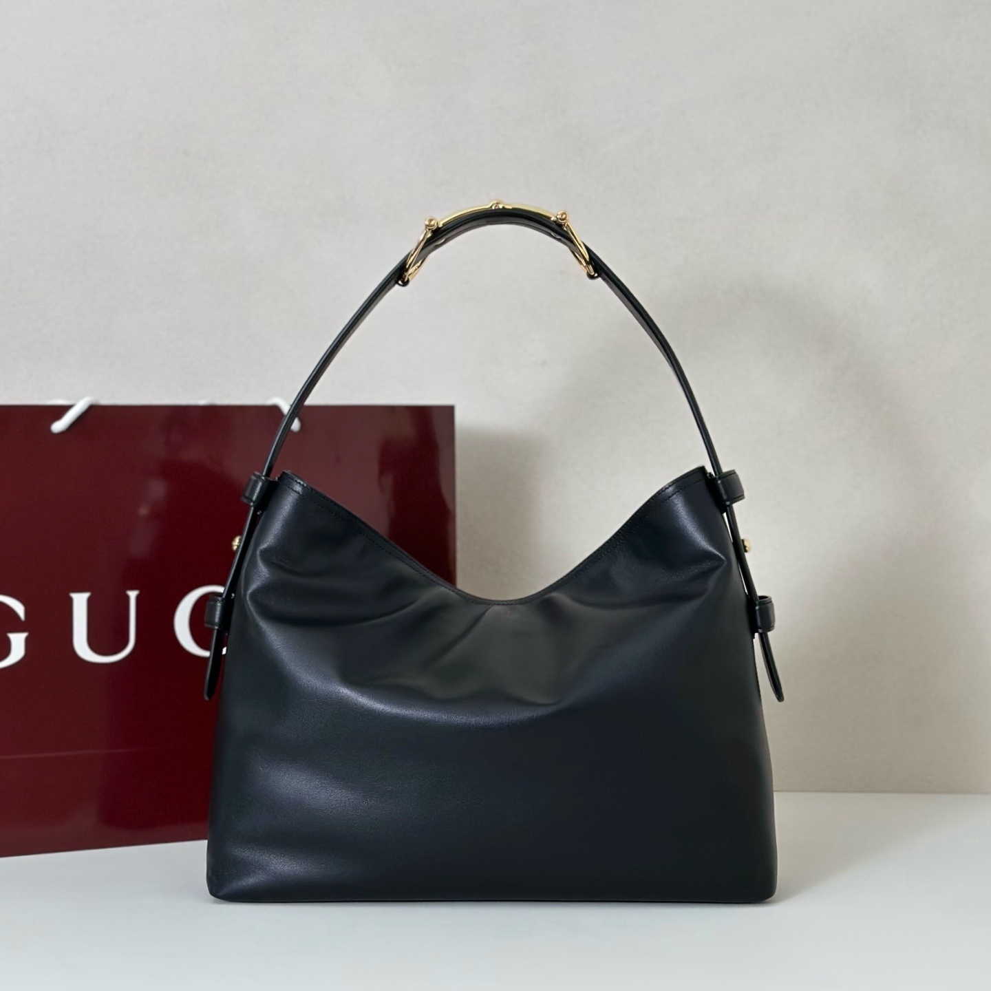 Gucci Beatrix medium shoulder bag in black featuring soft smooth leather, gold-tone hardware, and a signature horsebit detail on the strap