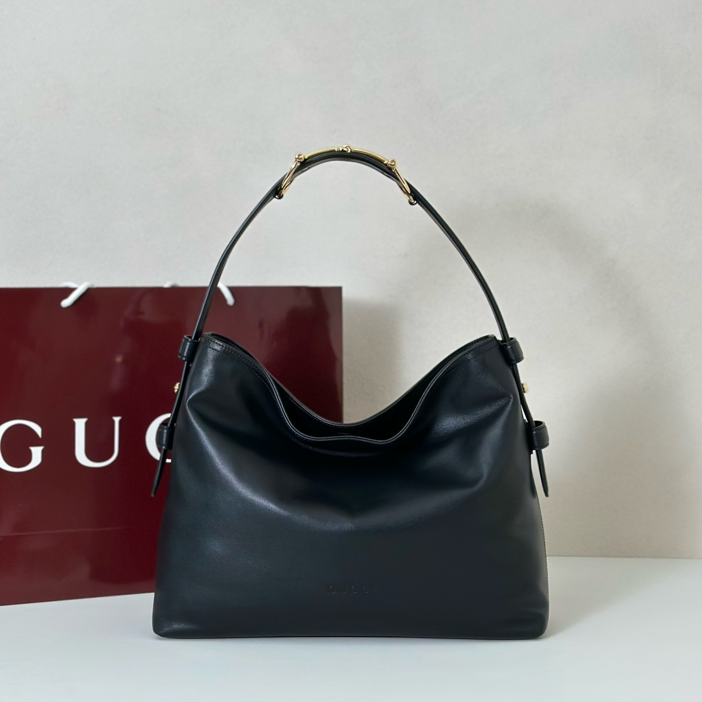 Gucci Beatrix medium shoulder bag in black featuring soft smooth leather, gold-tone hardware, and a signature horsebit detail on the strap