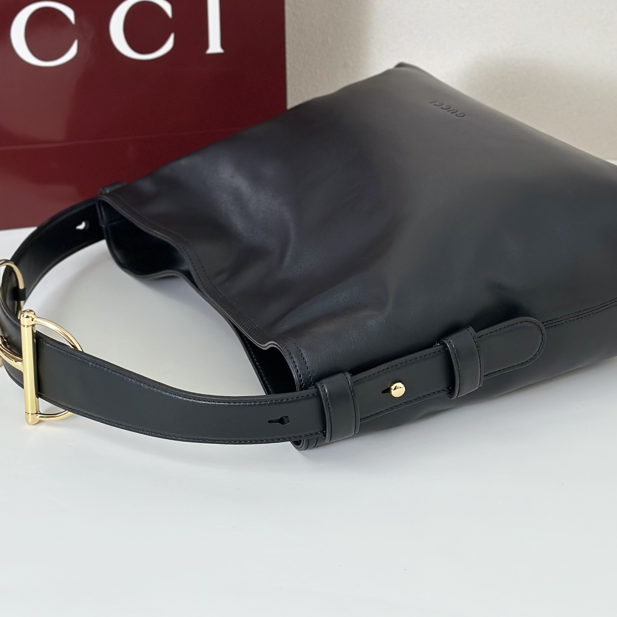 Gucci Beatrix medium shoulder bag in black featuring soft smooth leather, gold-tone hardware, and a signature horsebit detail on the strap